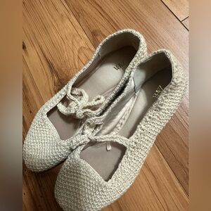 Zara Women's Cream Knit Flats